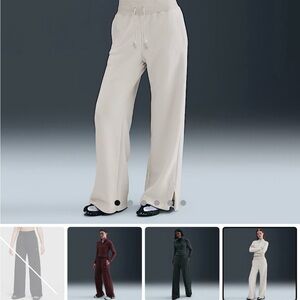 Nike Sportswear Phoenix
Fleece Wide Leg Sweatpants